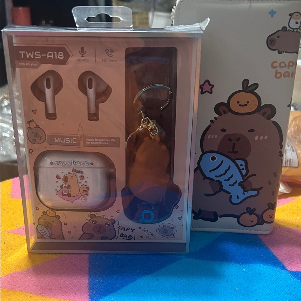 Wireless Earbuds with Keychain - White ( capy bars)